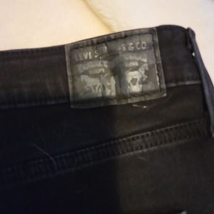 Black Levi's Slimming Skinny Jeans